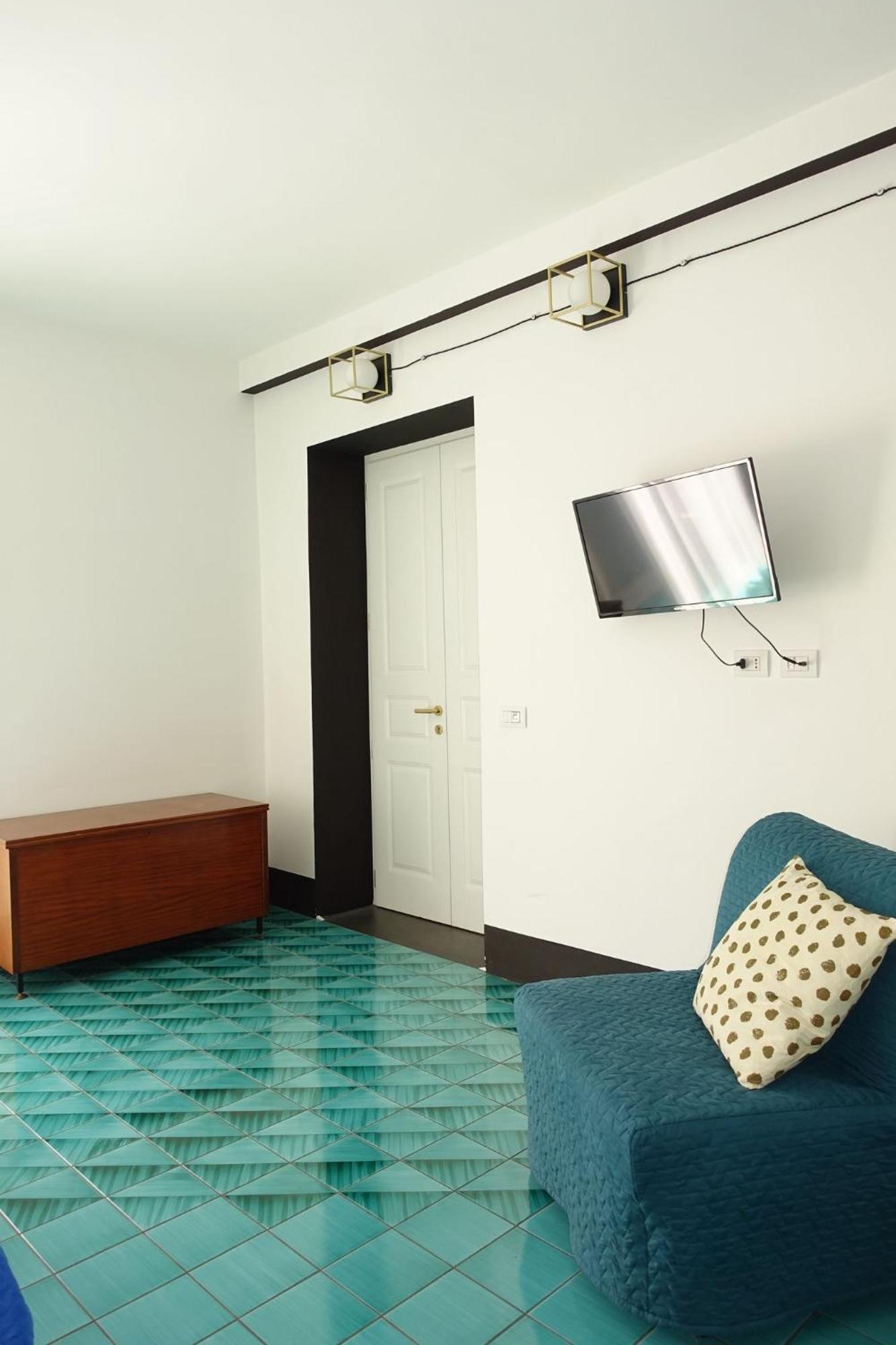 Ninina Boutique Suites Salerno Bagian luar foto