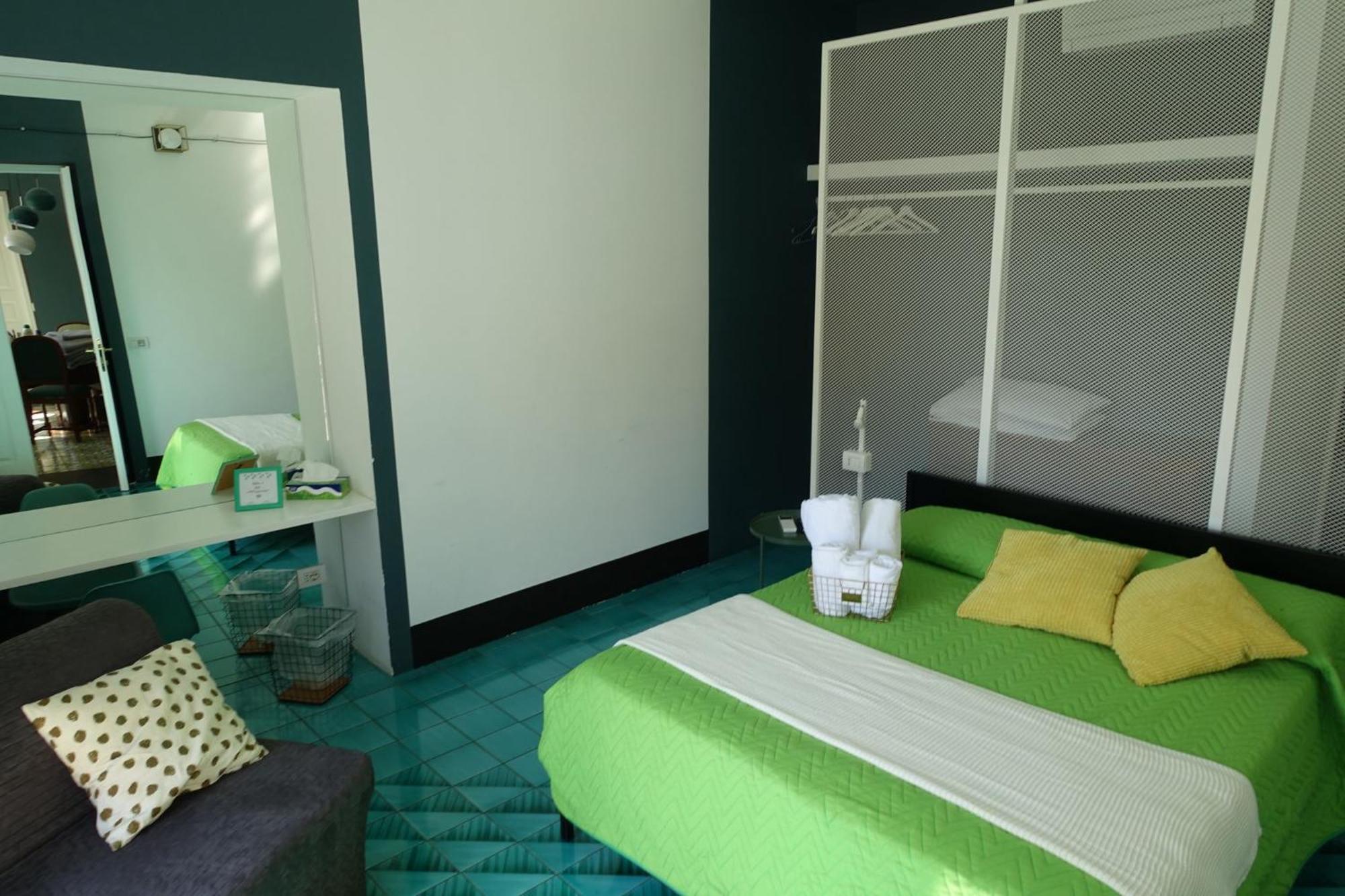 Ninina Boutique Suites Salerno Bagian luar foto