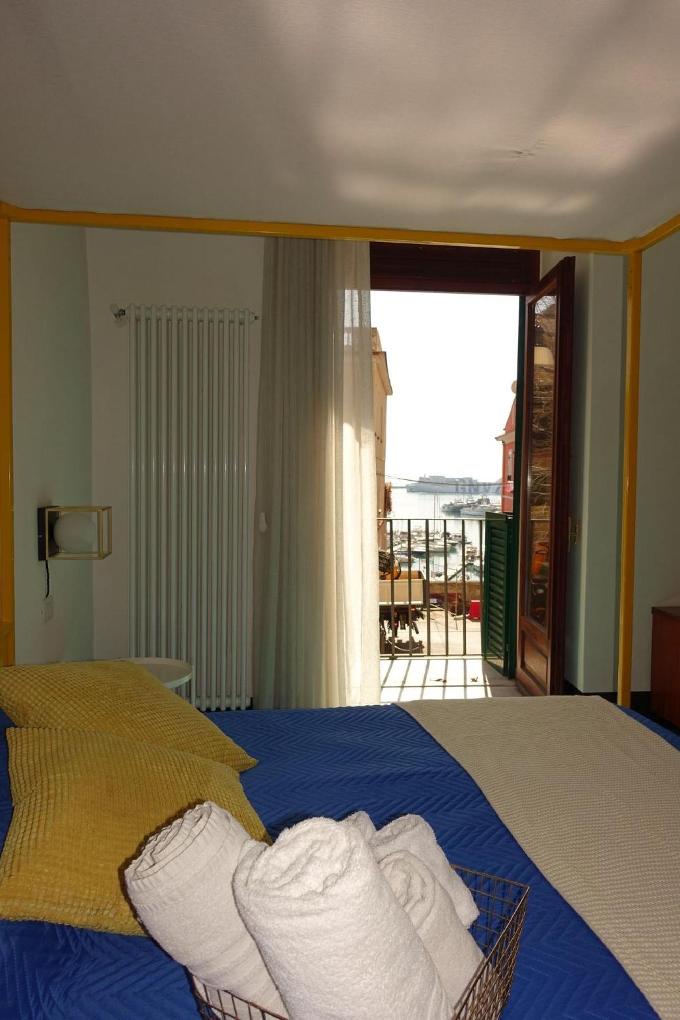 Ninina Boutique Suites Salerno Bagian luar foto