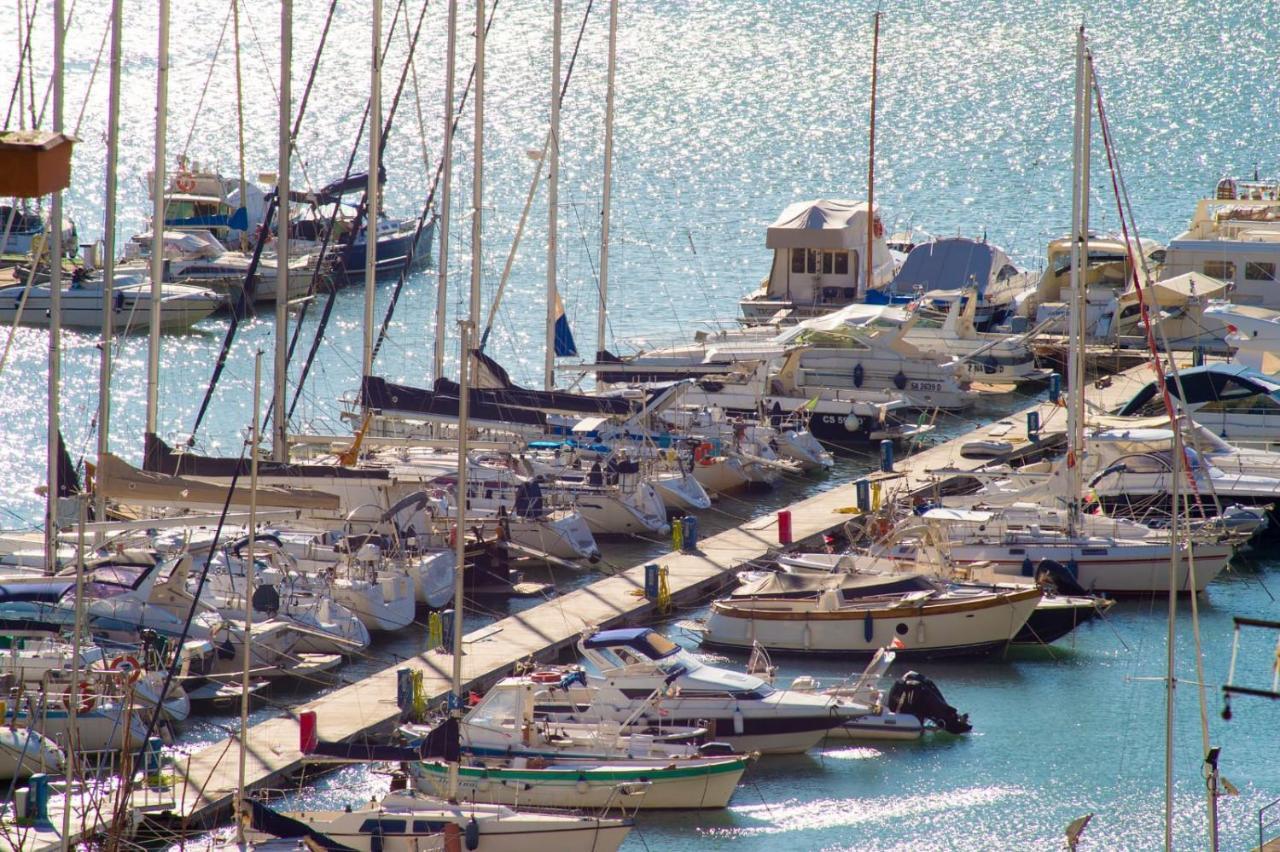 Ninina Boutique Suites Salerno Bagian luar foto